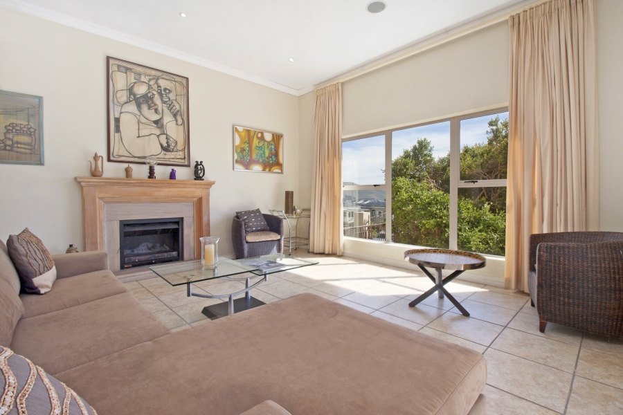To Let 4 Bedroom Property for Rent in Belvedere Western Cape